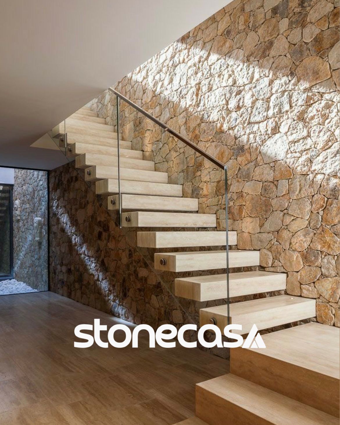 Pedra Moledo Dourada Natural | Stone Casa Pedra moledo dourada natural aplicada em fachada com acabamento rústico